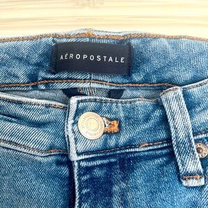 Aeropostale distressed jeans size 2 regular. Great condition.